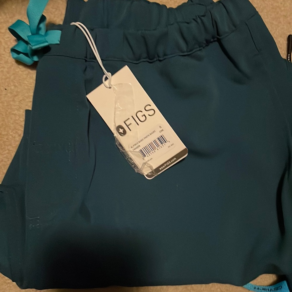 Scrub pants- Fig brand size small short